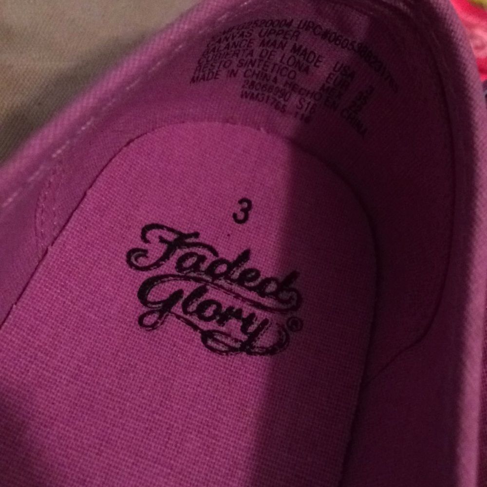 Pink sneakers - Picture 3 of 5